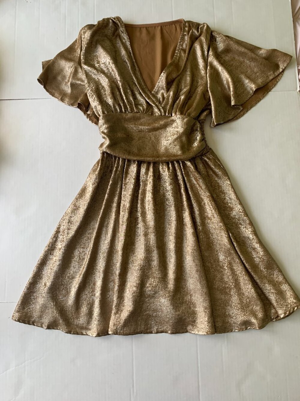 Women’s Metallic Gold Velvet Mini Dress Size M Flutter Sleeve Wrap V-Neck Party